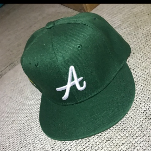 Green SnapBack hat - Picture 2 of 2